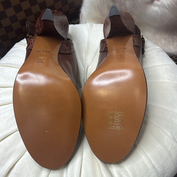 LOUIS VUITTON Crocodile Heels - Picture 4 of 12